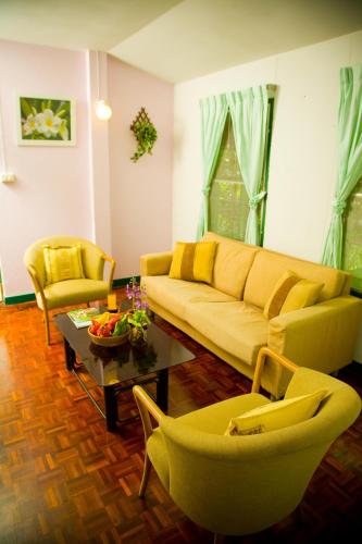 Huaykhakhaeng Country Home Resort in Uthai Thani