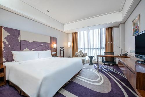 533645725 Holiday Inn Qingdao City Center by IHG - May 4th Square