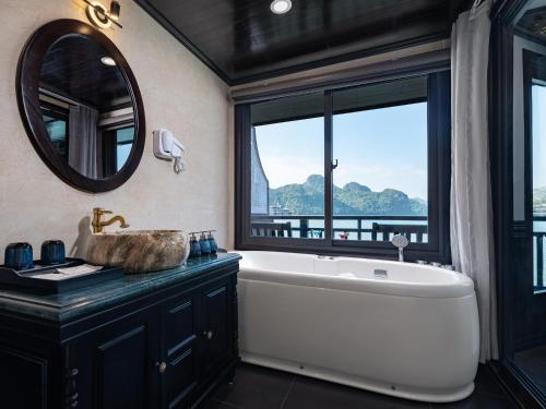 Triple Suite Private Balcony - 2 Days 1 Night room in Rita Cruise