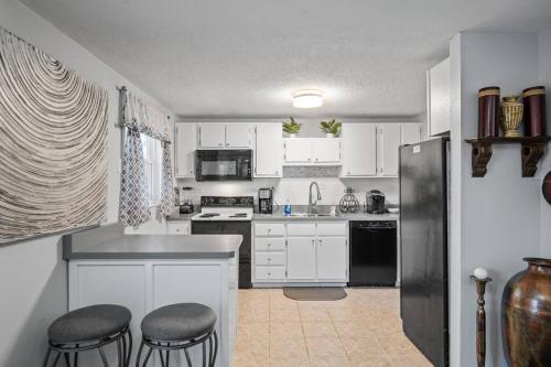 Stylish Haven 11 Minutes from the Richmond Airport Stylish Haven 11 Minutes from the Richmond Airport