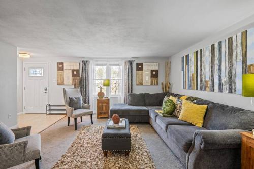 Stylish Haven 11 Minutes from the Richmond Airport Stylish Haven 11 Minutes from the Richmond Airport