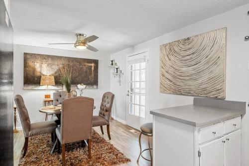 Stylish Haven 11 Minutes from the Richmond Airport Stylish Haven 11 Minutes from the Richmond Airport