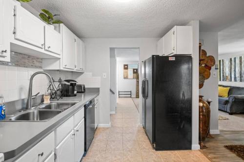 Stylish Haven 11 Minutes from the Richmond Airport Stylish Haven 11 Minutes from the Richmond Airport