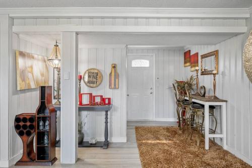 Stylish Haven 11 Minutes from the Richmond Airport Stylish Haven 11 Minutes from the Richmond Airport