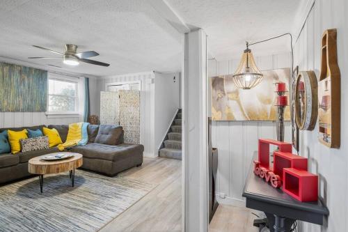 Stylish Haven 11 Minutes from the Richmond Airport Stylish Haven 11 Minutes from the Richmond Airport