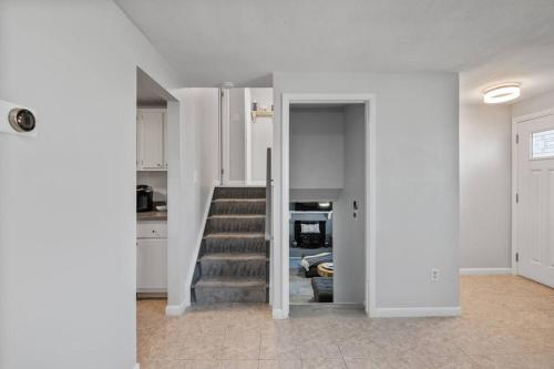 Stylish Haven 11 Minutes from the Richmond Airport Stylish Haven 11 Minutes from the Richmond Airport