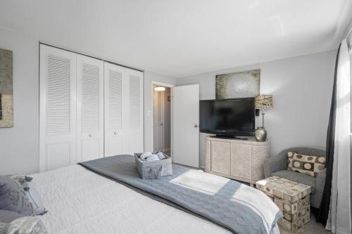 Stylish Haven 11 Minutes from the Richmond Airport Stylish Haven 11 Minutes from the Richmond Airport