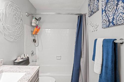 Stylish Haven 11 Minutes from the Richmond Airport Stylish Haven 11 Minutes from the Richmond Airport