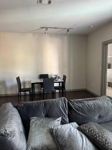 Vacation Rental Home with Pool/Skyline View Near Galleria Mall in Houston, USA