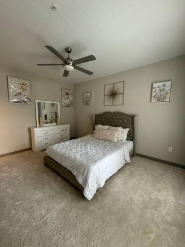 Vacation Rental Home with Pool/Skyline View Near Galleria Mall in Houston, USA