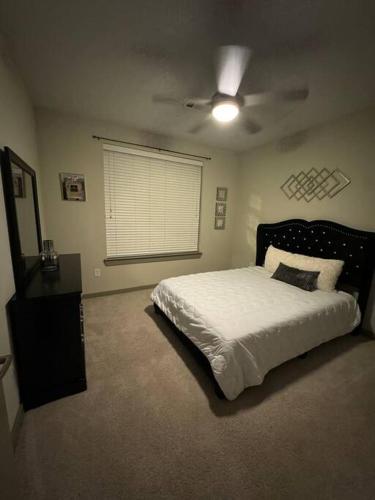 Vacation Rental Home with Pool/Skyline View Near Galleria Mall in Houston, USA