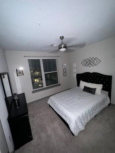 Vacation Rental Home with Pool/Skyline View Near Galleria Mall in Houston, USA
