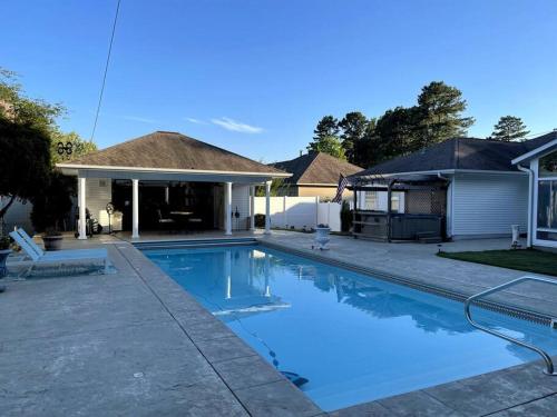 Spectacular Backyard Oasis Awaiting You