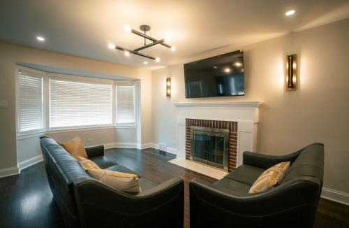 Charming Modern Home! in Elmhurst, Vereinigte Staaten von Amerika