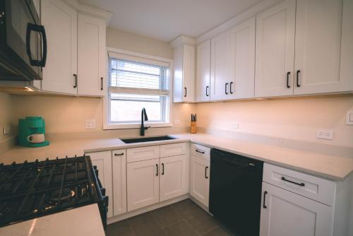 Charming Modern Home! in Elmhurst, USA