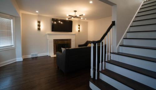 Charming Modern Home! in Elmhurst, USA