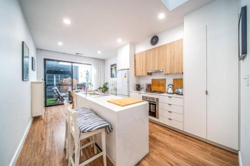 Konyha, Kashida - 2BR Townhouse WiFi Study in Clovelly Park