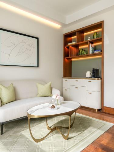 Prestige Suite Double room in Lanson Place Causeway Bay Hong Kong