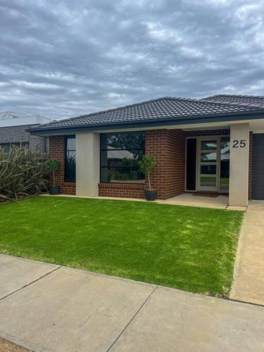 Spacious house Moama