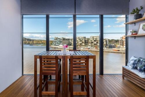 Stunning 1BR Apartment with Water Views - Kingston