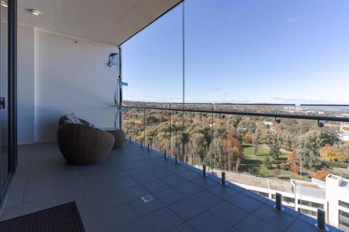 1-Bed with Amazing Views, Pool, Gym, BBQ & Parking