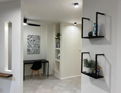 Entrance, Garden House By IsrApart in Raanana