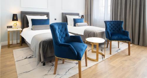 2 twin beds