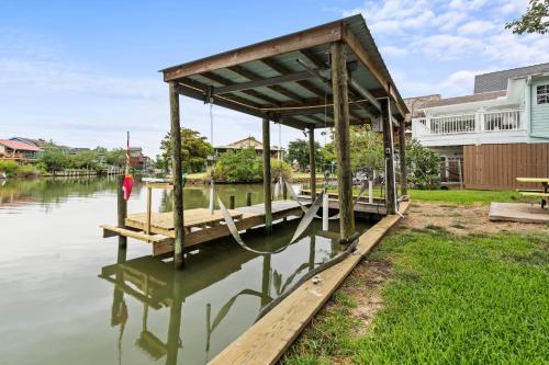 The HOEK Fishing Camp w/ Private Boat Slip