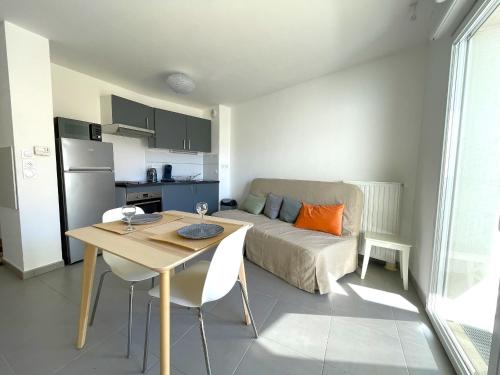 Studio calme avec terrasse et parking à 5 min de la plage