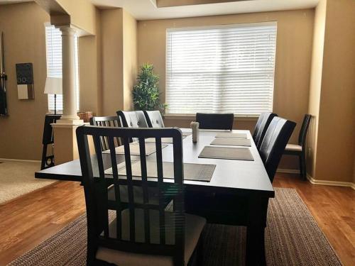 Large 5BR Retreat - Hot Tub - Gym - Games - I-25 in Castle Rock, USA