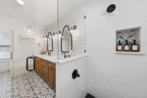 *New* Casa Azul-4B4B Upscale Oasis-Pool in San Antonio, USA