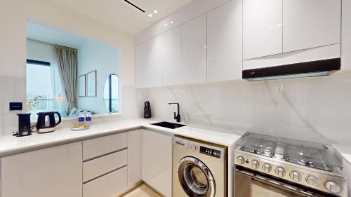 Primestay - Elegant 1BR Binghatti Heights - JVC - image 4