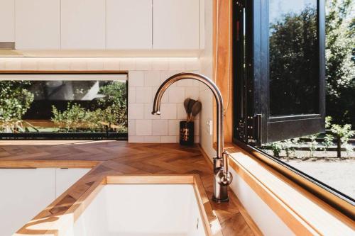 Beautiful Rural Retreat and Sapphire Springs Thermal Mineral Pools in Katikati