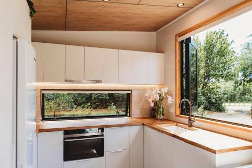 Beautiful Rural Retreat and Sapphire Springs Thermal Mineral Pools in Katikati