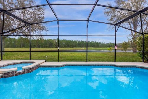 Bluelakeview Villa with Private Pool & Spa plus Conservation Views in Orlando, USA