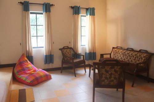 Queen Room image 7