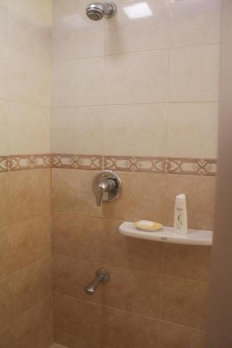 Queen Room image 5