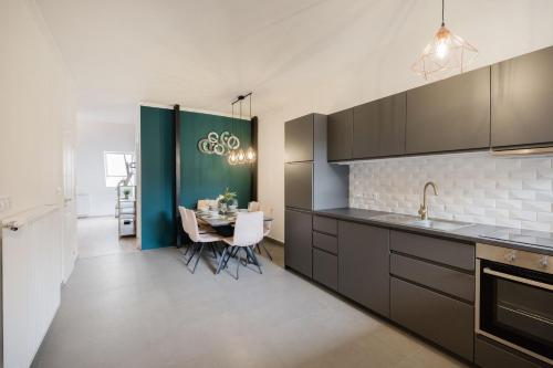 D26 Luxury Suites - image 7