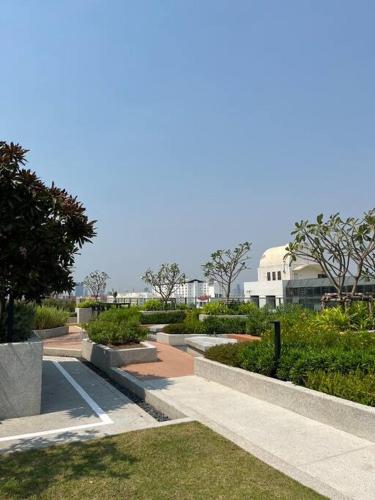 Nue Z-Square Suan Luang Station - Cozy 2BR Condo, Pool&Gym, Near Suan Luang Station