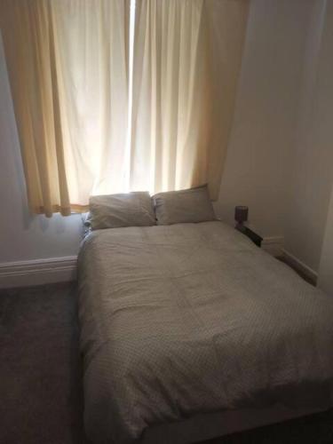 Double-bed (E1) close to Burnley city centre - Stacksteads