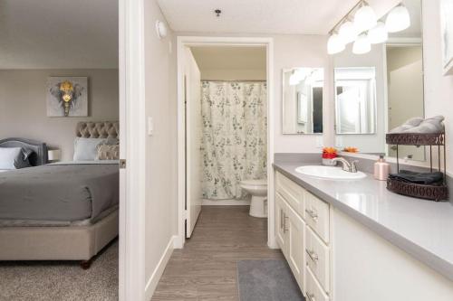 Hollywood 2Bed Apt w Rooftop pool & Panoramic View, Los Angeles (fotografie 3)