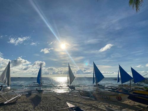 شاطئ, شقة 30 متر مربع من 1 غرفة و2 حمام خاص في بارنجي مانوكمانوك (Areca Boracay Bed and Breakfast) in بارنجي مانوكمانوك