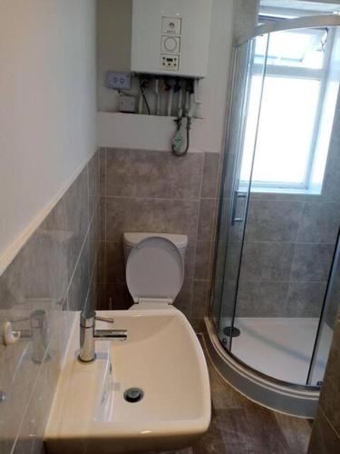 Double-bed (G2) close to Burnley city centre in Бернлі