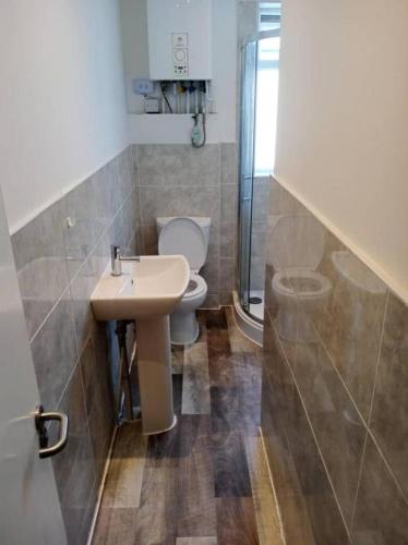 Double-bed (G2) close to Burnley city centre in Бернлі