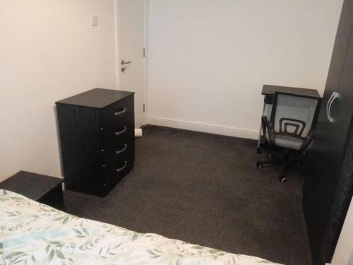 Double-bed (G2) close to Burnley city centre in Бернлі