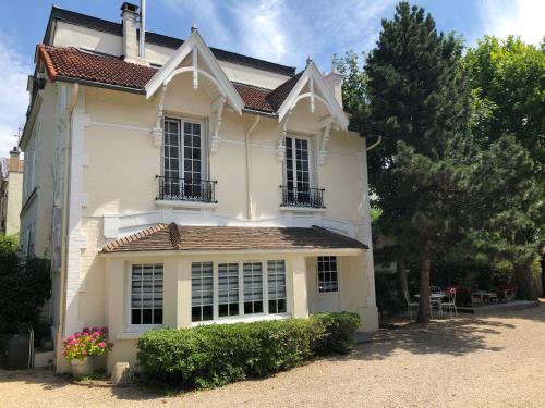 Adorable Petite Maison d'Hôtes à 12 mn de Paris. - Location saisonnière - Colombes