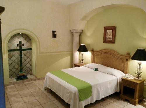 Standard Room with One Queen Bed image 1