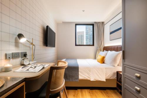 Superior Queen Room  room in Dash Living on Hollywood