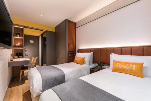 Deluxe Twin Room image 5
