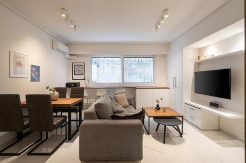 *Kolonaki Chic* Minimalist Studio in Athens, Афины